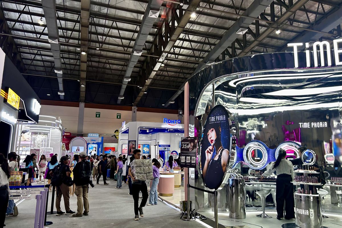 Jakarta X Beauty, Jakarta X Beauty 2025, jakarta x beauty 2025, jakarta x beauty 2025 kapan dibuka, tips belanja di jakarta x beauty 2025, belanja di jakarta x beauty, 7 Tips Belanja Anti Boncos di Jakarta X Beauty 2025, Tunggu Waktu Flash Sale!, 1. Buat daftar belanja sebelum datang, 2. Cek jadwal flash sale, 3. Hindari belanja impulsif, 4. Jangan ragu mencoba produk, 5. Coba layanan personal color analysis, 6. Gunakan sepatu yang nyaman, 7. Berburu freebies