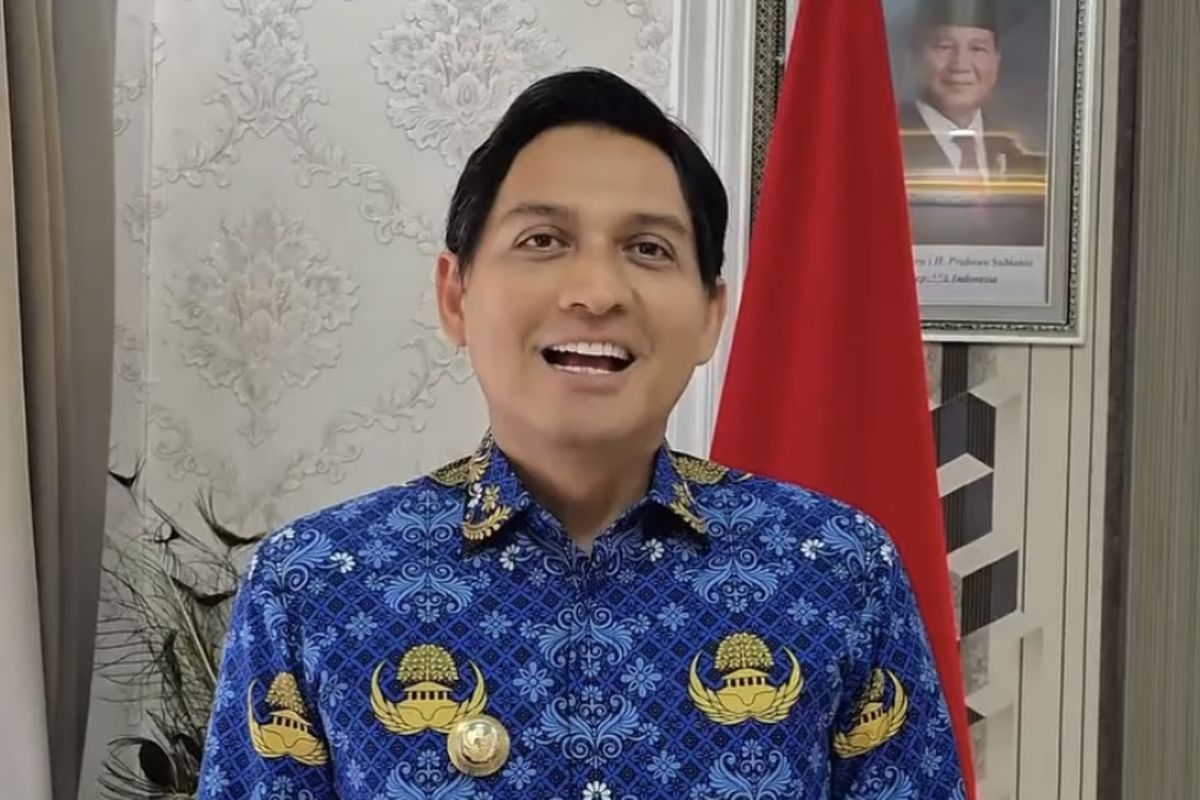 jawa barat, Lucky Hakim, Bupati Indramayu, aksi demo, Aksi Demo di Indramayu, Massa Siapkan Bus Pemulangan Bupati Lucky Hakim ke Cilacap
