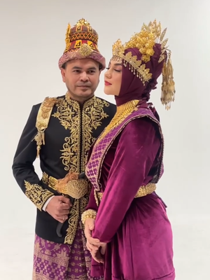 Irish Bella, baju adat Aceh, Haldy Sabri, Baju adat Aceh, baju adat aceh, haldy sabri, foto keluarga Irish Bella, Keluarga Irish Bella - Haldy Sabri Tampil Serasi Pakai Baju Adat Aceh Saat Foto Keluarga
