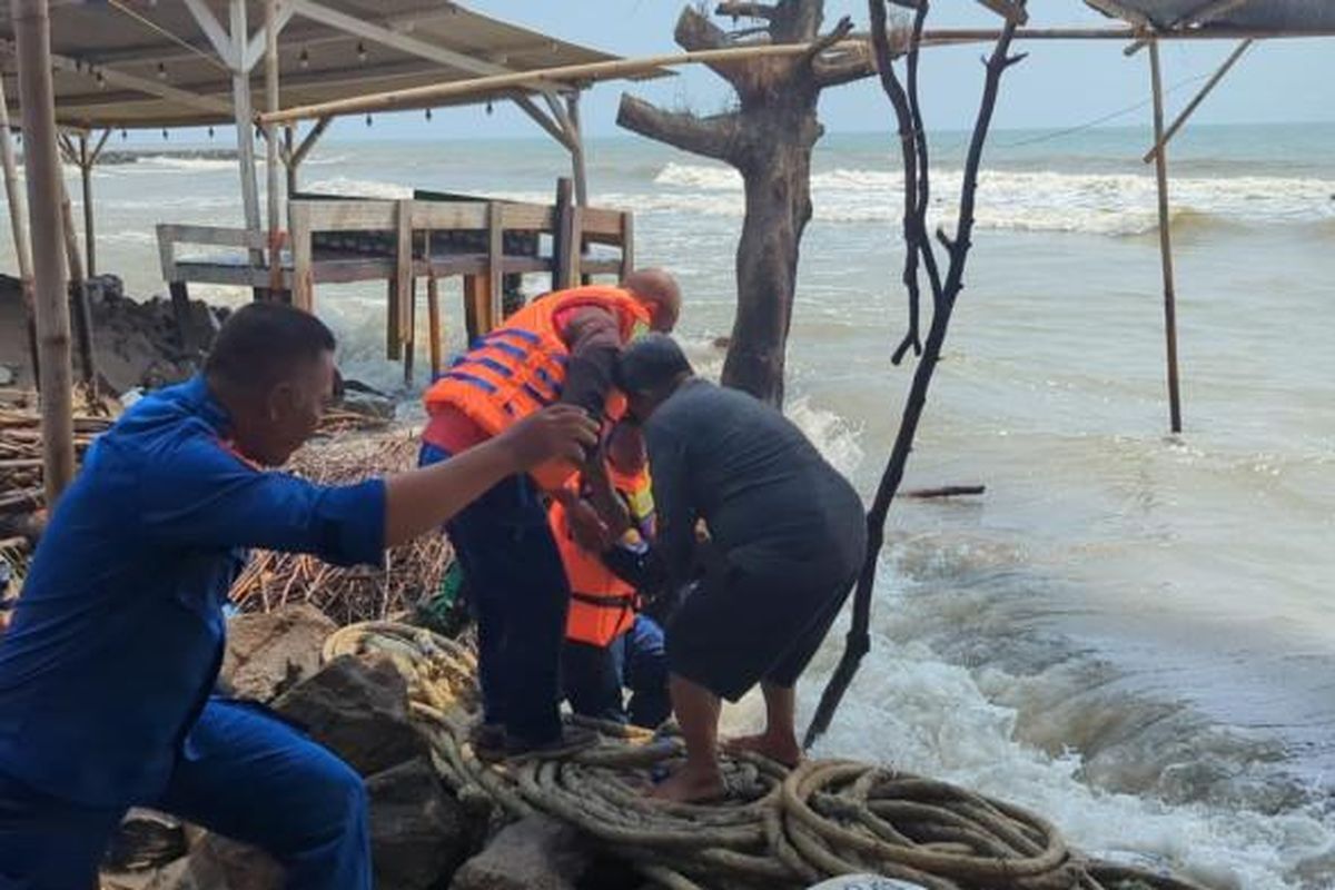 Pantai Sigandu, Batang, Pantai Sigandu di Batang, penemuan jenazah di Pantai Sigandu, Tragedi di Pantai Sigandu, Dua Anak Tewas Tenggelam, Ibu Ditemukan Selamat
