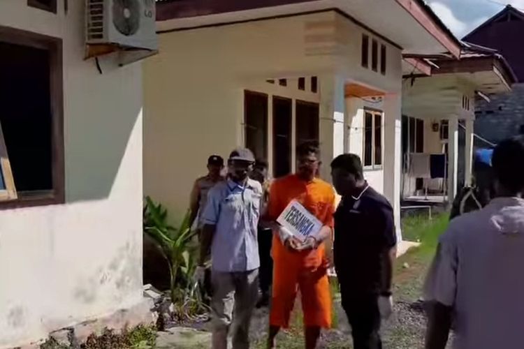 Halmahera Timur, pembunuhan pegawai BPS Halmahera Timur, pembunuhan pegawai BPS, pembunuhan pegawai bps haltim, Kesaksian Istri Pelaku Pembunuhan Pegawai BPS Haltim Asal Magelang, Ungkap Komunikasi Terakhir dengan Korban, Kuasa Hukum Jelaskan Kontak Terakhir AFM dengan Korban, Istri Mengetahui Perjalanan Misterius Suami ke Mabapura, Istri Ungkap Perubahan Sikap Pelaku Jelang Hari Pernikahan, Sempat Berkilah, Akhirnya Pelaku Menyerahkan Diri, Kronologi Pembunuhan Pegawai BPS Halmahera Timur