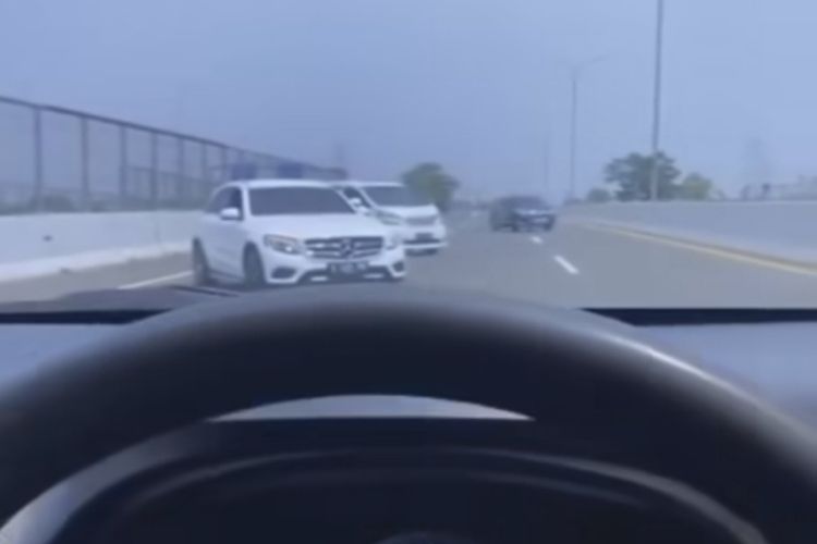 mobil, lawan arah, Mobil Nekat Lawan Arah di Tol Dalam Kota, Ini Sanksinya
