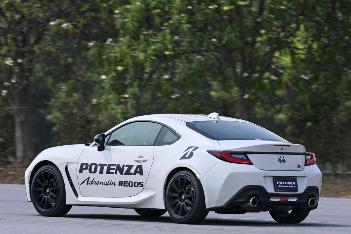 Potenza Adrenalin RE005, Bridgestone, Thailand, Handling, Toyota GR86, kemudi, pengereman, Sensasi Geber Mobil Sport dengan Bridgestone Potenza RE005