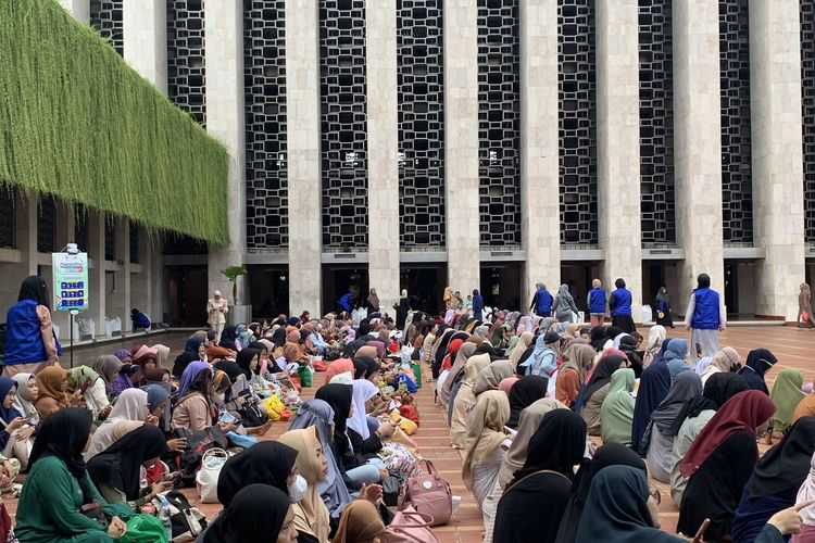 buka puasa bersama, masjid istiqlal jakarta hari ini, buka puasa bersma di masjid istiqlal, BERITA FOTO: Buka Puasa Bersama di Masjid Istiqlal Jakarta