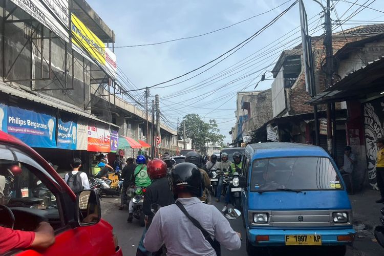 angkot, Citayam, Polisi Tindak Angkot yang Berhenti Sembarangan di Stasiun Citayam