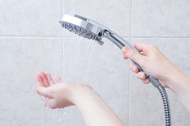 cuaca panas, cuaca panas Indonesia, berapa kali mandi dalam sehari, mandi sehari berapa kali, mengapa perlu mandi dua kali sehari, mandi sebaiknya berapa kali sehari, mandi minimal berapa kali sehari, sehari mandi berapa kali, Berapa Kali Mandi dalam Sehari yang Ideal Saat Cuaca Panas? Ini Kata Dokter