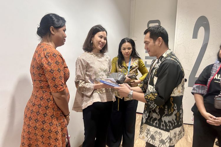 batik kawung, Jagat Literasi, Stephanie Riady, penampilan Stephanie Riady, busana stephanie riady, outfit stephanie riady, tandamata, Outfit Stephanie Riady di Perayaan HUT Ke-30 Kompas.com, Anggun dan Elegan