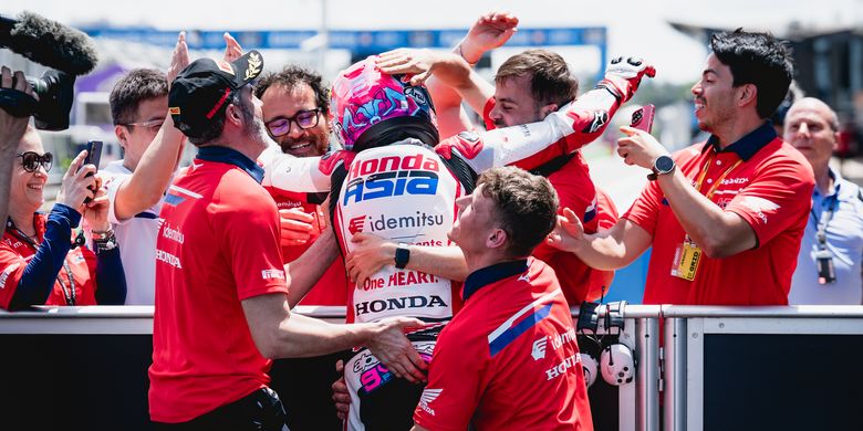 Moto3, Amerika, Veda Ega Pratama, Thailand, Brasil, Marc Marquez, Maximo Quiles, Marco Morelli, Honda Team Asia, Sorotan Media Spanyol Usai Veda Ega Naik Podium di Moto3 2026