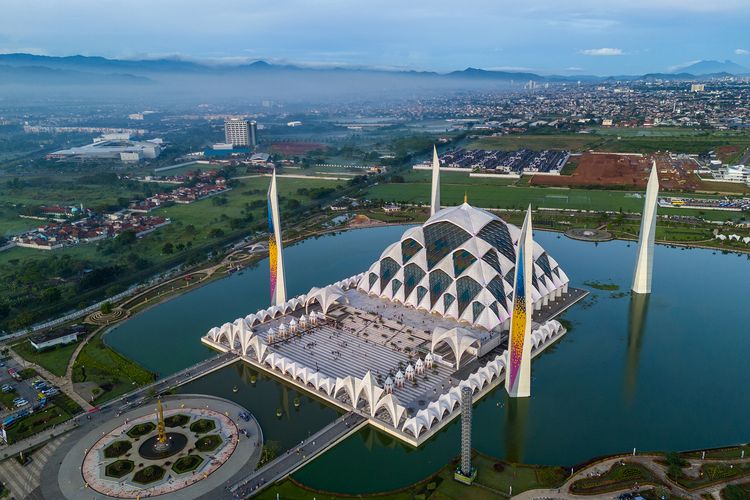 Masjid Al Jabbar, Alasan 2 Waktu Ini Jadi yang Terbaik untuk Mengunjungi Masjid Al Jabbar
