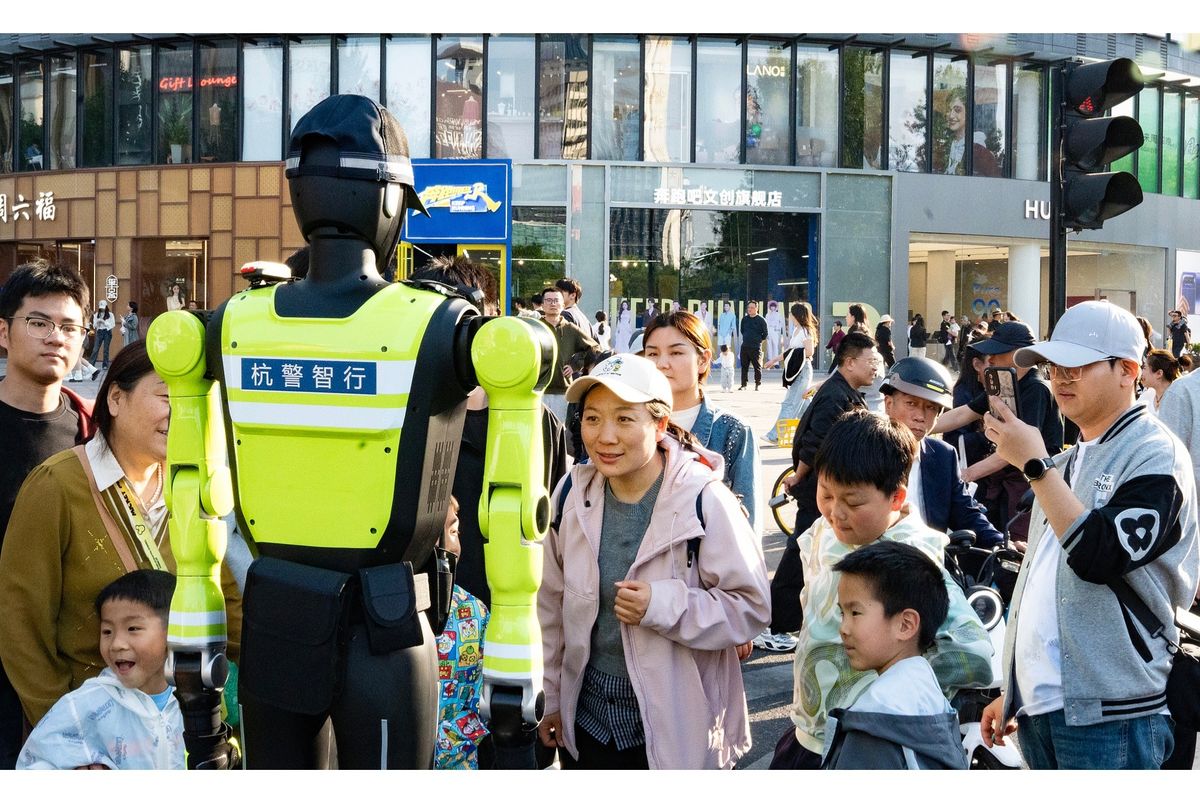 robot, polisi lalu lintas, Polantas, China, China Punya Robot Polantas, Kerja 3 Hari 