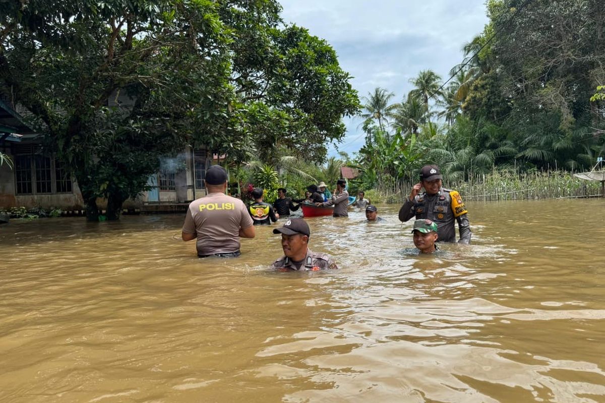 BPBD Kalbar, cuaca ekstrem, Badan Penanggulangan Bencana Daerah, puncak musim hujan, prakiraan cuaca kalbar, BPBD Kalbar Siaga 24 Jam, Warga Diminta Waspadai Cuaca Ekstrem dan Angin Kencang