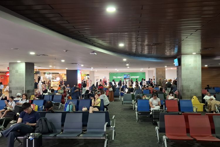 mati listrik di Bali, Bandara I Gusti Ngurah Rai, bali mati lampu hari ini, mati listrik bali, mati listrik di bali, bandara i gusti ngurah rai bali delay, kondisi delay bandara i gusti ngurah rai, mati listrik black out di bali, mati listrik bali hari ini, listrik bali padam, Mati Listrik di Bali Hari Ini, Penerbangan di Bandara Ngurah Rai Delay