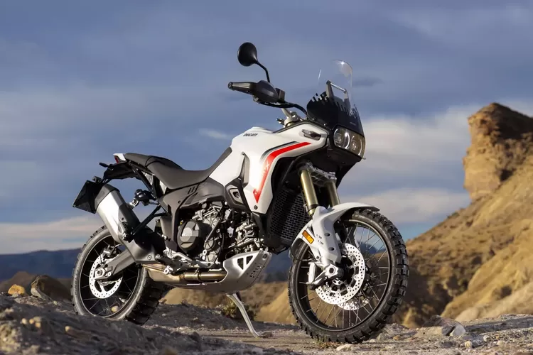 Ducati DesertX 2026, Ducati DesertX 2026: Evolusi Off-Road dengan Mesin V2 890 cc