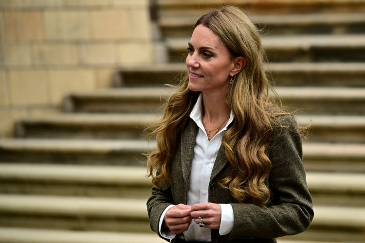 pangeran WILLIAM, Kate Middleton, Princess of Wales, pangeran wales, Putri Wales, rambut blonde, Kate Middleton tampil dengan rambut blonde, gaya rambut kate middleton, rambut baru kate middleton, kate middleton blonde, kate middleton bronde, prince of wales, Kate Middleton Pamer Warna Rambut Baru, Lebih Blonde dari Biasanya, Kate Middleton pamer warna rambut baru, Dinilai bukan karena cat rambut, tapi efek liburan, Bukan kali pertama Kate Middleton eksperimen warna rambut, Warna rambut Kate Middleton yang jadi tren