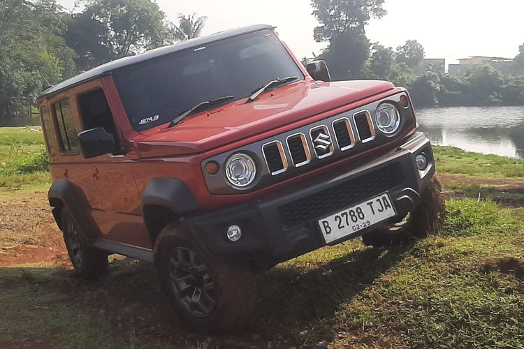 iCar V23, Jimny 5 pintu, Mobil, iCar V23 vs Suzuki Jimny: Duel SUV Listrik dan Bensin