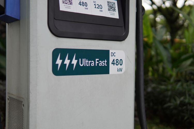 Voltron, Bali, SPKLU, SPKLU Ultra Fast Charging Pertama Resmi Dibuka di Bali