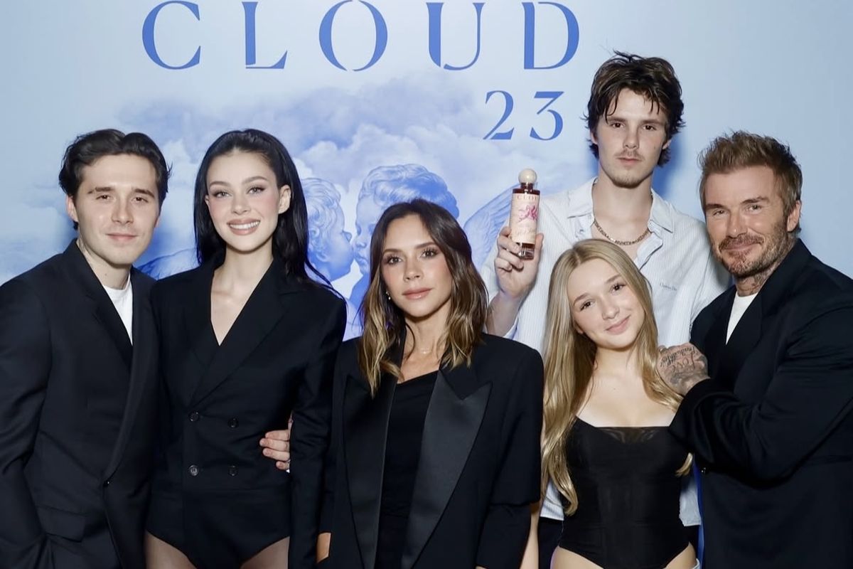 Victoria Beckham, Brooklyn Beckham, keluarga Beckham, Gaun Metalik Victoria Beckham di Pernikahan Brooklyn, Elegansi atau Drama Keluarga?