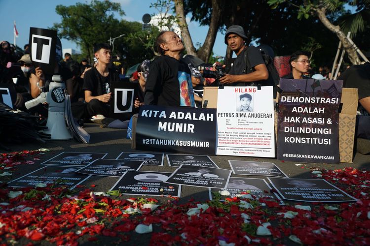 Soeharto, reformasi, presiden soeharto, reformasi 1998, Soeharto lengser, Soeharto pahlawan nasional, soeharto pahlawan, presiden soeharto diusulkan jadi pahlawan nasional, Pahlawan Nasional Soeharto, Kontroversi Soeharto, Krisis 1997-1998 dan Lengsernya Soeharto, Saat Kejayaan Orde Baru ke Titik Terendah Sejarah, Rupiah Tumbang, Kepercayaan Hilang, Gelombang Aksi Mahasiswa dan Krisis Politik, “Semua Datang ke Cendana”. Tekanan dari Dalam dan Luar, Krisis Memuncak, dari Trisakti ke Cendana, Pertemuan Terakhir di Cendana