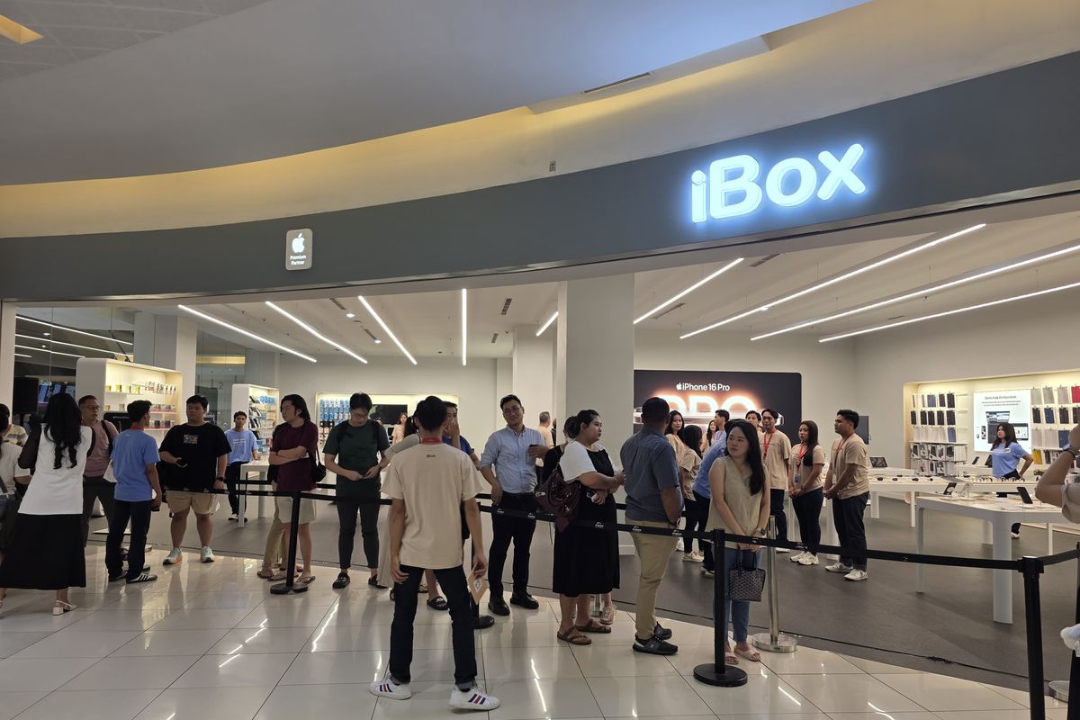 TANGERANG, iPhone 16, iBox, Summarecon Mall Serpong, Tangerang, ibox, Penjualan Perdana iPhone 16 di Tangerang: Belasan Pembeli Datang sebelum Mal Buka, Harga iPhone 16 series, Harga iPhone 16e di Indonesia, Harga iPhone 16 di Indonesia, Harga iPhone 16 Plus di Indonesia, Harga iPhone 16 Pro di Indonesia, Harga iPhone 16 Pro Max di Indonesia