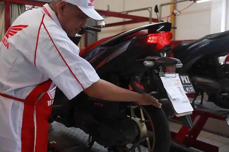 servis motor, aki motor, lampu motor, tips motor, lampu redup, Jangan Langsung Salahkan Aki, Ini Biang Kerok Lampu Motor Redup