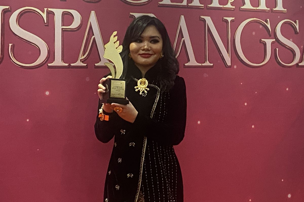 Cahaya Manthovani, Anugerah Puspa Bangsa 2025, Hari Kartini, Kartini masa kini, kartini masa kini yang menginspirasi, anugerah puspa bangsa 2025, cahaya manthovani, Cahaya Manthovani terima penghargaan, Aktif Melayani Masyarakat Terpinggirkan, Cahaya Manthovani Raih penghargaan Puspa Nawa Sena