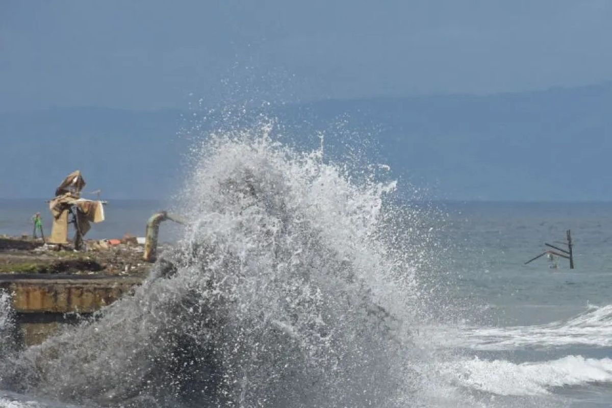 BMKG, Bibit Siklon 93S, Waspada Gelombang Tinggi 18–21 Desember 2025, BMKG Rilis Daftar Wilayah Rawan