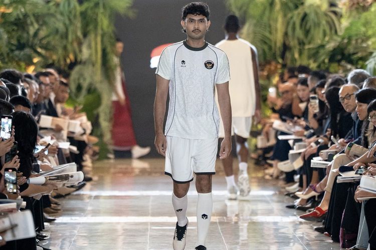 Tim Indonesia, Mills, Didit Hediprasetyo Foundation, Komite Olimpiade Indonesia, NOC Indonesia, Raja Sapta Oktohari, SEA Games 2025, tim Indonesia, sea games 2025 thailand, jersey indonesia SEA Games 2025, Tim Indonesia Rilis Jersey SEA Games 2025: Padukan Keindahan Alam Nusantara dan Misi Kemanusiaan