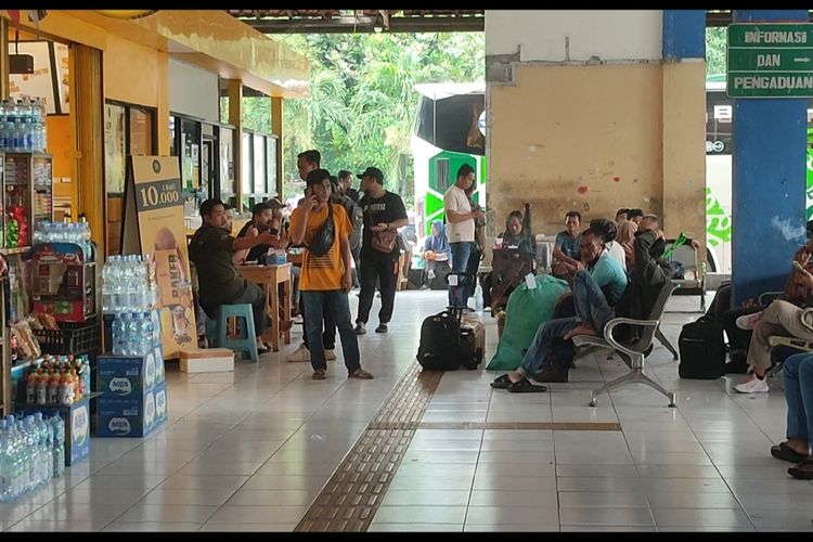Terminal Kampung Rambutan, arus mudik Natal, Natal 2025: Arus Mudik Mulai Padati Terminal Kampung Rambutan