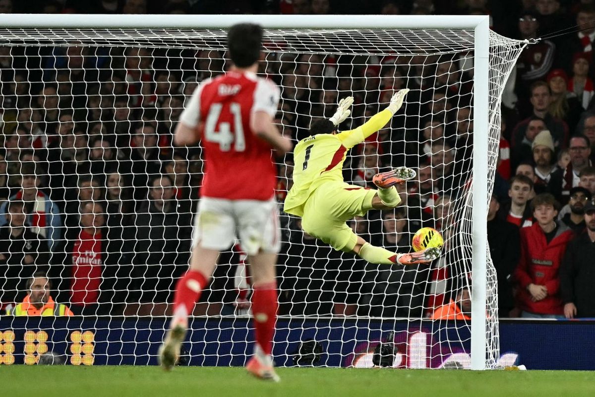 Liga Inggris, Arsenal vs Tottenham, Arsenal, Tottenham, Richarlison, David Raya, Hasil Liga Inggris, Arsenal Dibobol dari Tengah Lapangan, David Raya Disebut Sedang 