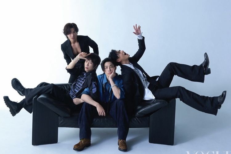 Gelar Konser Malam Ini, Intip 5 Potret Kebersamaan F4 , 1. Foto bersama di atas panggung, 2. Photoshoot bergaya bold, 3. Busana color block , 4. Busana konser yang cerah, 5. Aksi panggung yang dinantikan penggemar