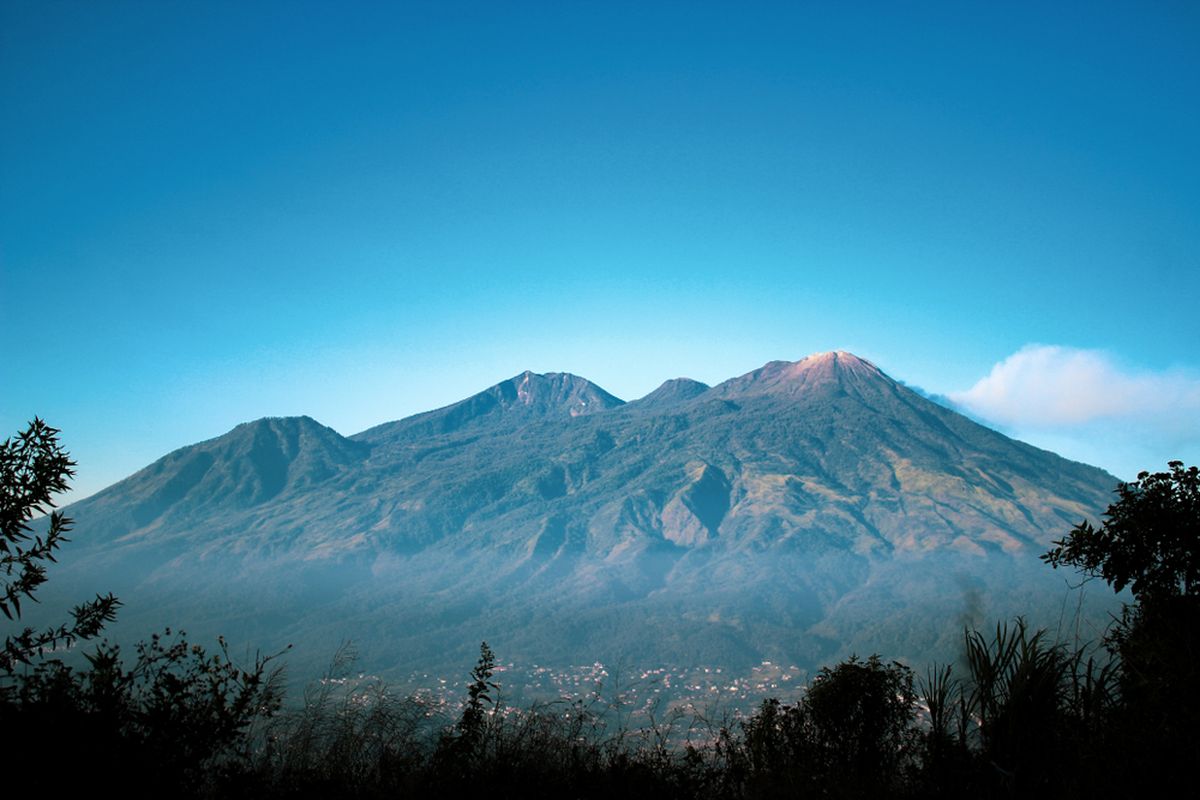 Gunung Arjuno, pendakian Gunung Arjuno ditutup, Pendakian Arjuno Welirang tutup sementara, Pendakian Arjuno Welirang tutup 16 November 2025, Pendakian Arjuno Welirang Tutup Sementara Mulai 16 November 2025