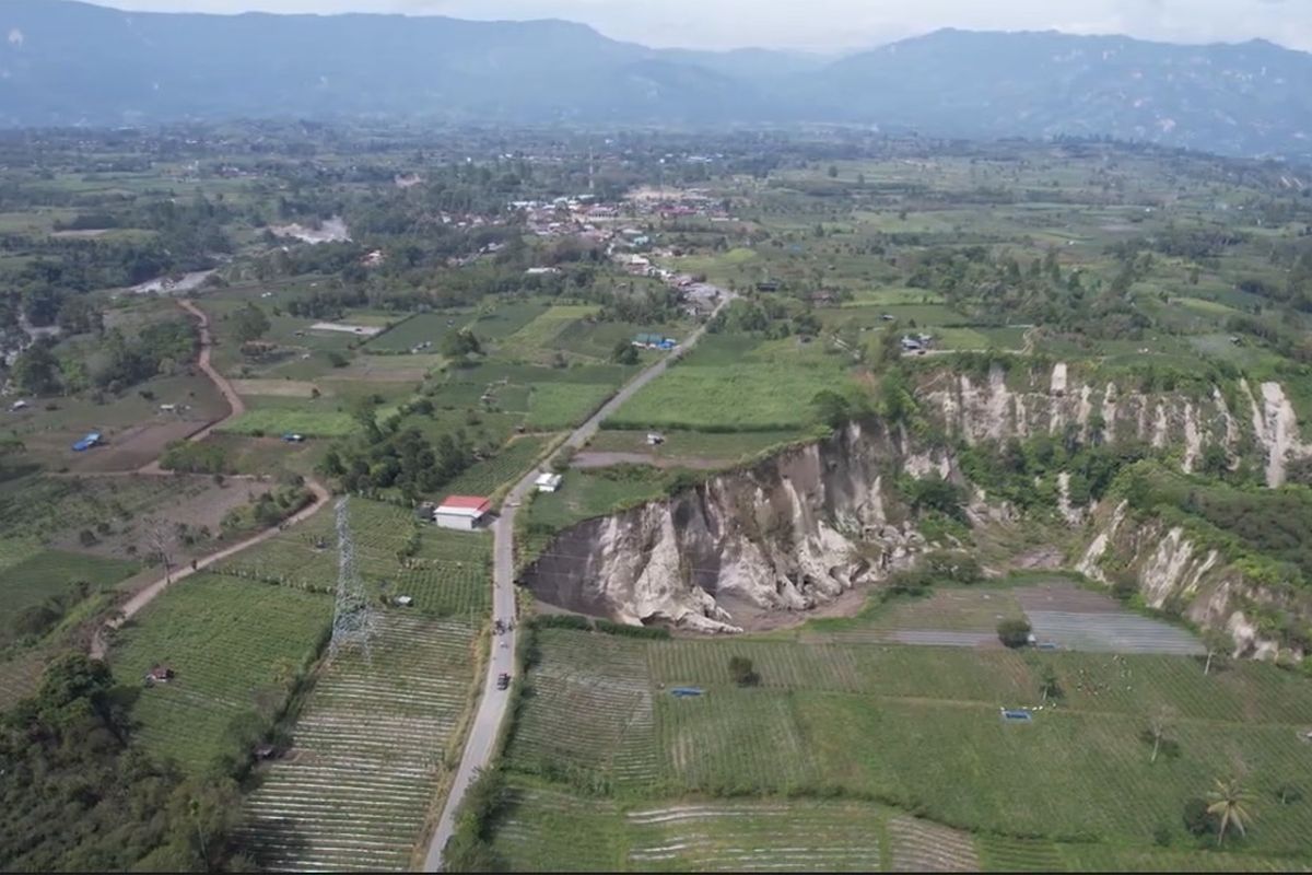 Aceh Tengah, lubang, longsor, Mengapa Lubang Raksasa di Aceh Tengah Membesar Jadi 30.172 M2? Ini Penjelasan Dinas ESDM