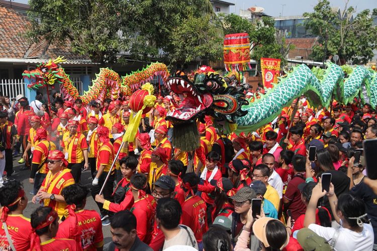 Tahun Baru Imlek, Barongsai, Serba-serbi Barongsai: Sejarah, Makna Simbolik, dan Alasan Selalu Ada saat Imlek, Apa Itu Barongsai?, Sejarah dan Asal-usul Barongsai, Makna Simbolik, Bukan Sekadar Hiburan, Perbedaan Barongsai Gaya Utara dan Selatan, Mengapa Barongsai Selalu Ada Saat Imlek?