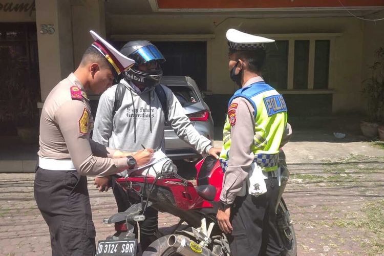 Operasi Patuh, Operasi Patuh Lodaya 2025, sasaran Operasi Patuh, operasi patuh lodaya 2025, sasaran operasi patuh lodaya, Ini 7 Sasaran Pelanggaran Operasi Patuh Lodaya 2025 di Jabar