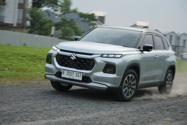 Suzuki, SHVS, Suzuki Grand Vitara, SUV Suzuki, Grand Vitara, Update Harga Suzuki Grand Vitara: SUV Modern dengan Sentuhan Hybrid, Desain dan Dimensi, Mesin dan Teknologi Hybrid, Fitur Modern, Kelebihan, Kekurangan, Kesimpulan, Harga dan Varian Suzuki Grand Vitara: