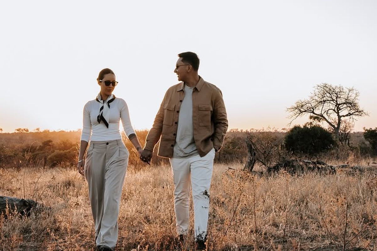 lamaran, Darma Mangkuluhur, DJ Patricia Schuldtz, anak tommy soeharto, lamaran darma mangkuluhur, 5 Gaya Darma Mangkuluhur Melamar DJ Patricia Schuldtz, Nuansa Safari di Afrika, 1. Nuansa earth tone, 2. Smart casual, 3. Gaya clean, 4. Style Darma Mangkuluhur, 5. Style DJ Patricia Schuldtz