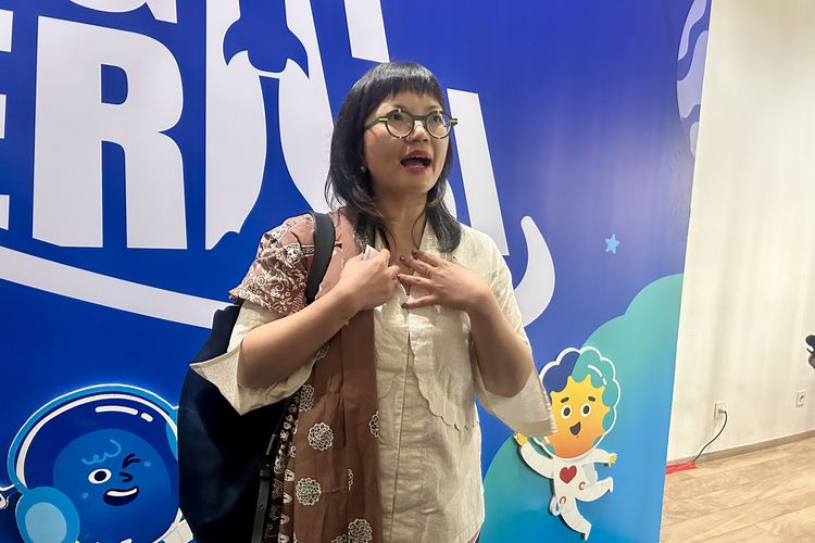 stella christie, Jagat Literasi, wamen stella christie, outfit stella christie, busana stella christie, Batik Belitung Timur, hut kompas, ulang tahun kompas, Outfit Wamen Stella Christie di HUT Ke-30 Kompas.com, Retro Bertemu Wastra Nusantara