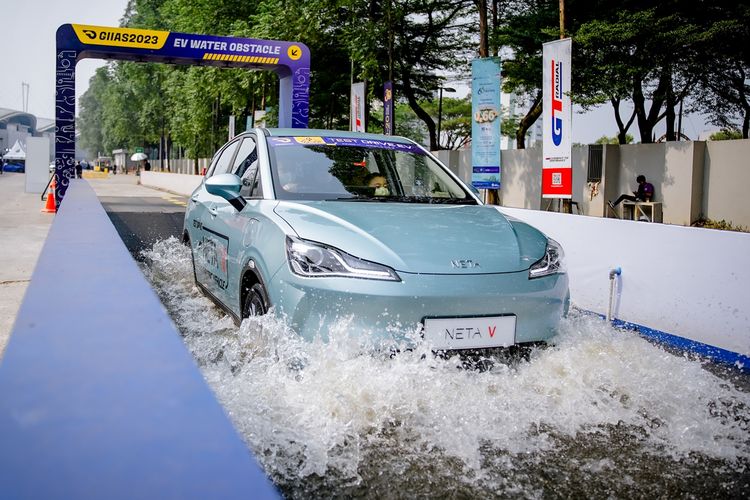layanan purna jual, Neta V, mobil listrik, Anthony Angsana, Cerita Pengguna Neta V Tentang Servis Saat Diler Banyak yang Tutup, Pentingnya Layanan Purna Jual dalam Memilih Mobil Listrik, Kesulitan Akses Servis Resmi, Ketersediaan Suku Cadang dan Garansi Servis, Respon yang Memuaskan Meskipun Tantangan