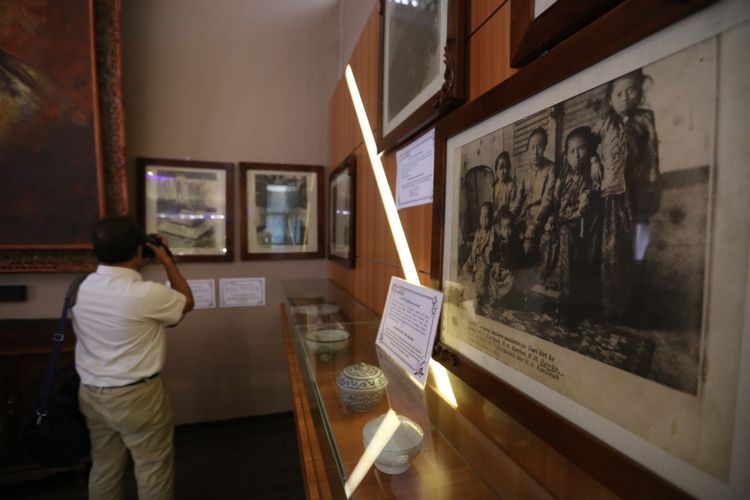 Kartini, Hari Kartini, tempat wisata mengenang kartini, wisata kartini, 5 Tempat Wisata Mengenang Jejak Kartini, Mana Saja?, 1. Pendopo Kabupaten Jepara, 2. Monumen Ari-ari Kartini, 3. Pantai Kartini, 4. Museum RA Kartini Jepara, 5. Museum R.A Kartini Rembang