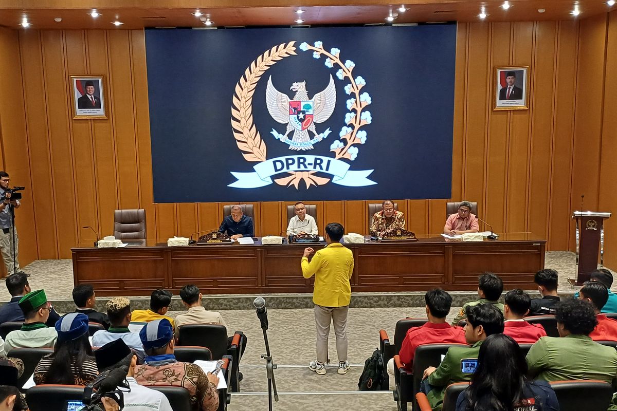 DPR RI, demo hari ini, universitas indonesia, gaji DPR, tunjangan dpr, Mahasiswa UI Sindir DPR: Rakyat Menderita, Kok Joget-joget Tunjangan Naik