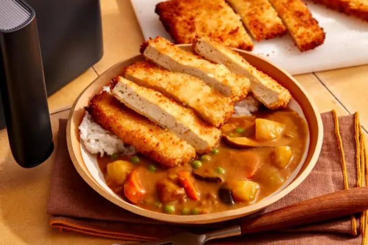 tahu, resep, Resep Kari Tahu Ala Jepang Menu Harian yang Kaya Protein , Bahan Utama Tofu Katsu:, Bahan Kuah Kari (Curry Sauce):, Langkah 1: Membuat Tahu Katsu yang Crispy, Langkah 2: Memasak Kuah Kari Jepang, Langkah 3: Penyajian