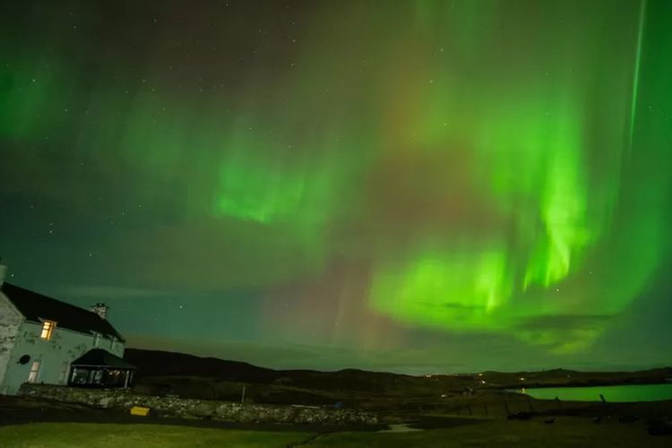 Greenland, Greenland Jadi Sorotan Dunia Setelah Diincar Trump, Ada Apa Sih di Sana?, Negeri es yang memukau, tapi sulit dijangkau, Ilulissat: Kota pelabuhan cantik dengan icefjord ajaib, Pengalaman yang tak terlupakan di Greenland, Surga untuk pencinta kapal pesiar, Jelajah pesisir dengan Sarfaq Ittuk: Cara lokal menikmati Greenland, Timur Greenland: Liar, sunyi, dan hampir tak terjamah, Ittoqqortoormiit: Desa nyaris terisolasi, Musim dingin yang ekstrem degan keindahan aurora