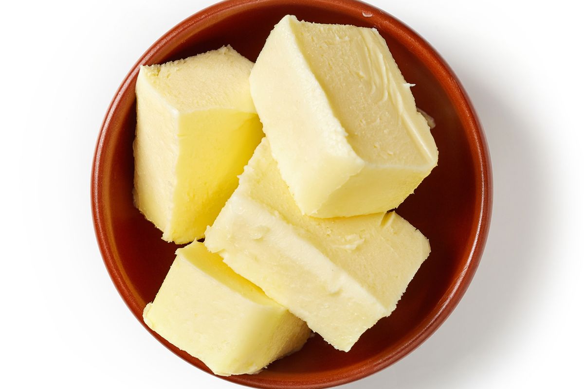 bahan pengganti mentega, margarin untuk kue, bahan kue pengganti mentega, cara membuat kue ekonomis, tips membuat kue kering renyah dan tahan lama, 5 Bahan Pengganti Mentega yang Murah, Maksimal Wangi dan Lembut, 1. Butter Oil Substitute (BOS), 2. Margarin Khusus Kue Kering, 3. Minyak Nabati, 4. Mentega Tawar Campur Susu Kental Manis, 5. Mentega Putih (Shortening)