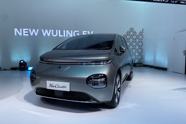 mobil listrik, Wuling Indonesia, Wuling Cloud EV, cloud ev, harga wuling cloud ev, Update Harga Wuling Cloud EV: Nyaman dengan Sofa Mode, Desain dan Dimensi, Performa dan Baterai, Interior: Sofa Mode, Teknologi dan Fitur Keselamatan, Kesimpulan, Harga Wuling Cloud EV (OTR Jakarta):