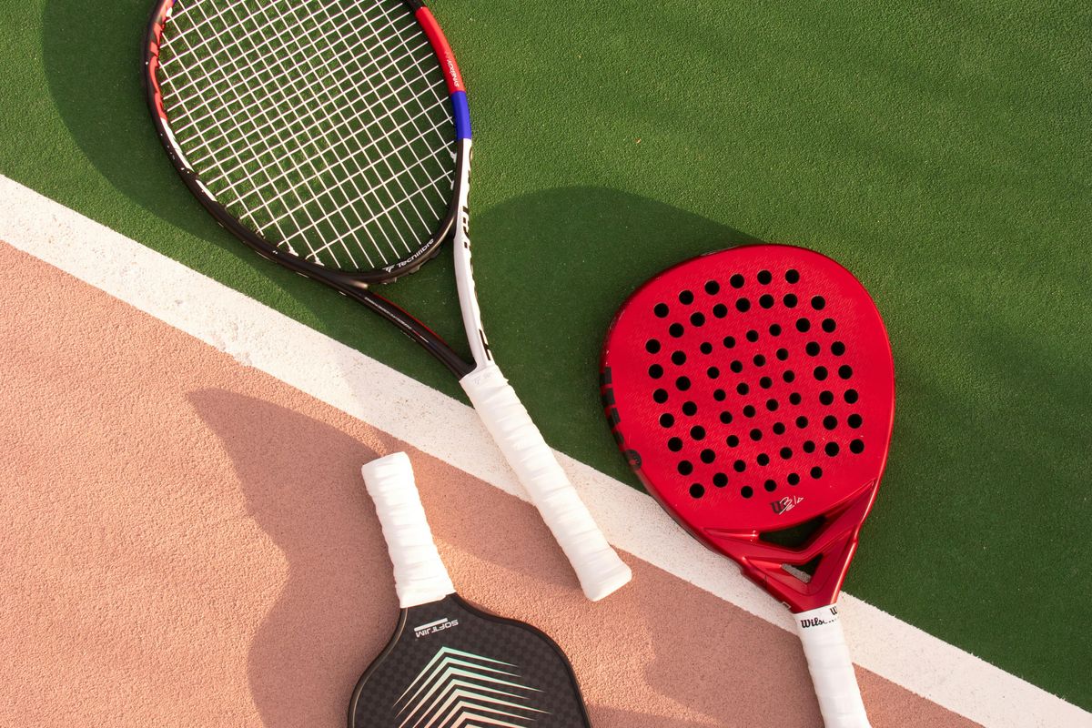 padel, tenis, Padel, Tenis, perbedaan padel dan tenis, Apa Beda Padel dengan Tenis?, Perbedaan Padel dan Tenis, Asal-Usul dan Ciri Khas Olahraga Padel, Upaya Memperkenalkan Padel ke Masyarakat Luas, Mengapa Padel Semakin Digemari?