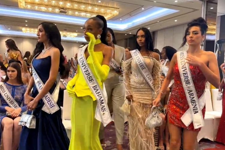 Miss Universe, Nawat Itsaragrisil, Fatima Bosch, nawat itsaragrisil miss universe, miss universe mexico, fatima bosch, miss universe meksiko, miss meksiko disebut bodoh, Miss Universe Kembali Tuai Kontroversi, Diduga Sebut Miss Meksiko Bodoh, Diduga disebut bodoh di siaran langsung, Adu argumen antara Nawat dan Bosch, Beberapa kontestan walk out mengikuti Bosch, Merasa dipermalukan