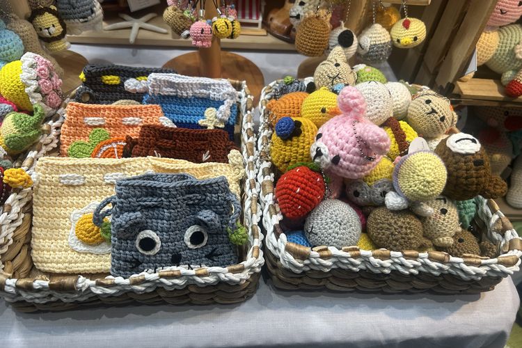 Inacraft, Inacraft 2025, pameran inacraft, pameran inacraft 2025, belanja di inacraft, Bawa Rp 300.000 Belanja di Inacraft 2025, Dapat Apa Saja?, 1. Blouse batik, 2. Aksesori kuningan etnik, 3. Kerajinan rajut , 4. Baju batik anak, 5. Perhiasan silver, 6. Bucket hat ecoprint 