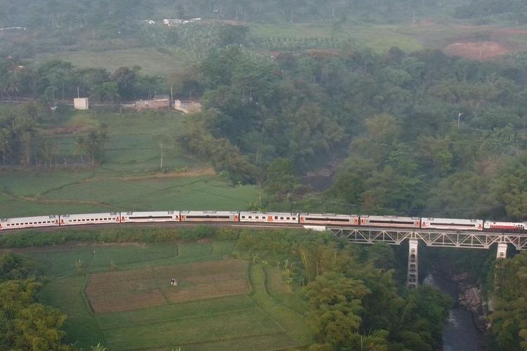 Kereta Ekonomi Kerakyatan, KA Cikuray, Kereta Petani Pedagang, Hari Ini, Kereta Ekonomi Kerakyatan Beroperasi di KA Cikuray, Rute yang dilewati, Registrasi, Pembelian tiket, Ketentuan naik KA, Naik KA dan di perjalanan, Tiba di tujuan, Ketentuan tambahan