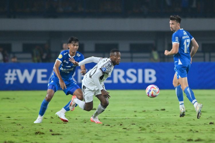 Persib, Bali United, Persib Bandung, Liga 1 2024-2025, Berita Foto, Persib Bandung vs Bali United, BERITA FOTO Pertunjukan Karakter Juara Persib Bandung Saat Kalahkan Bali United