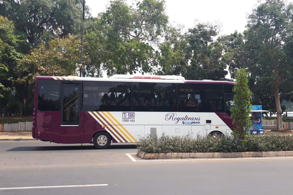Royaltrans, Transjakarta, layanan transportasi, Sistem Booking Royaltrans Kacau, Transjakarta Minta Maaf